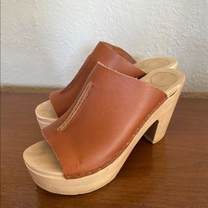 Women’s No. 6 clogs